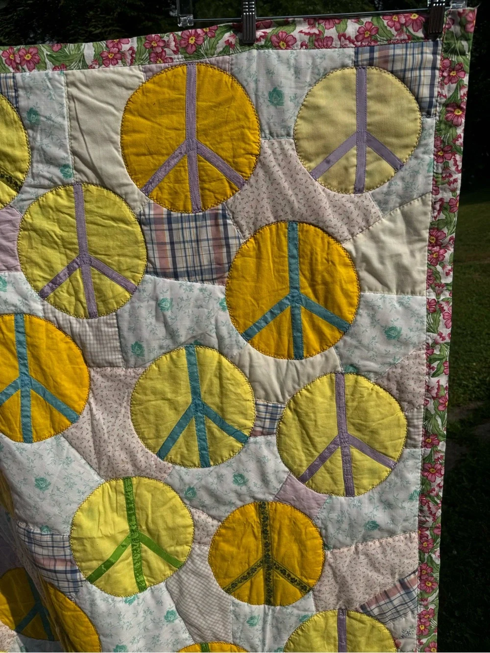 Handmade Peace Sign Patchwork Quilt 44x54, Retro 70s Grandmacore - Picture 7 of 10